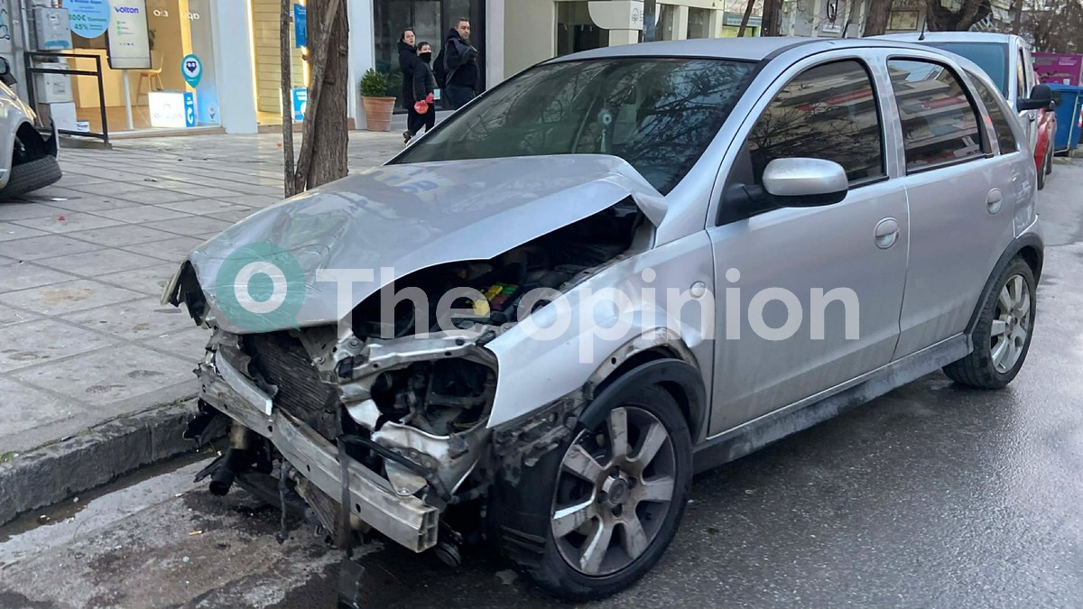 Βίντεο-ντοκουμέντο από το νυχτερινό «ντόμινο» στη Μπότσαρη – 15 αυτοκίνητα και μια βιτρίνα στο πέρασμά της 24χρονης