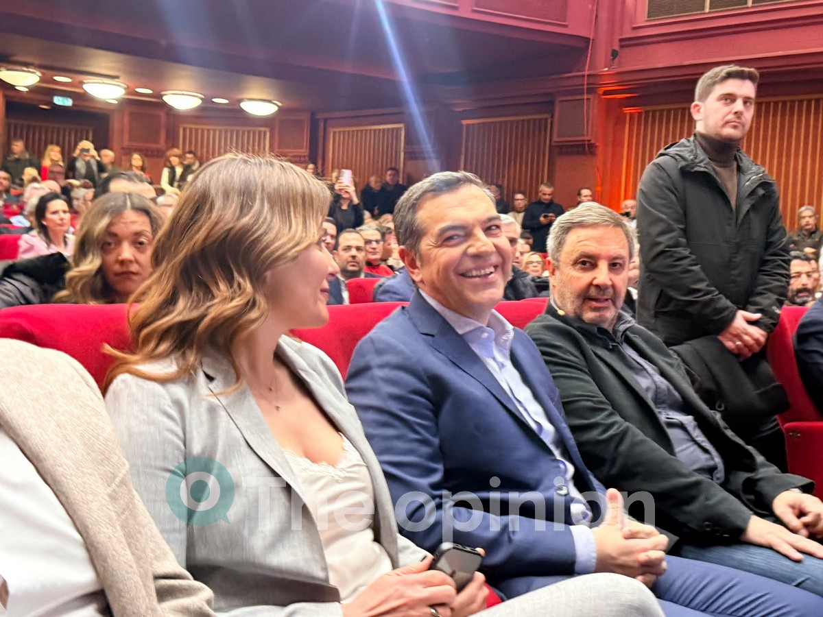 Θερμή και μαζική υποδοχή Τσίπρα στο Ολύμπιον με συνθήματα και χειροκροτήματα (VIDEO)