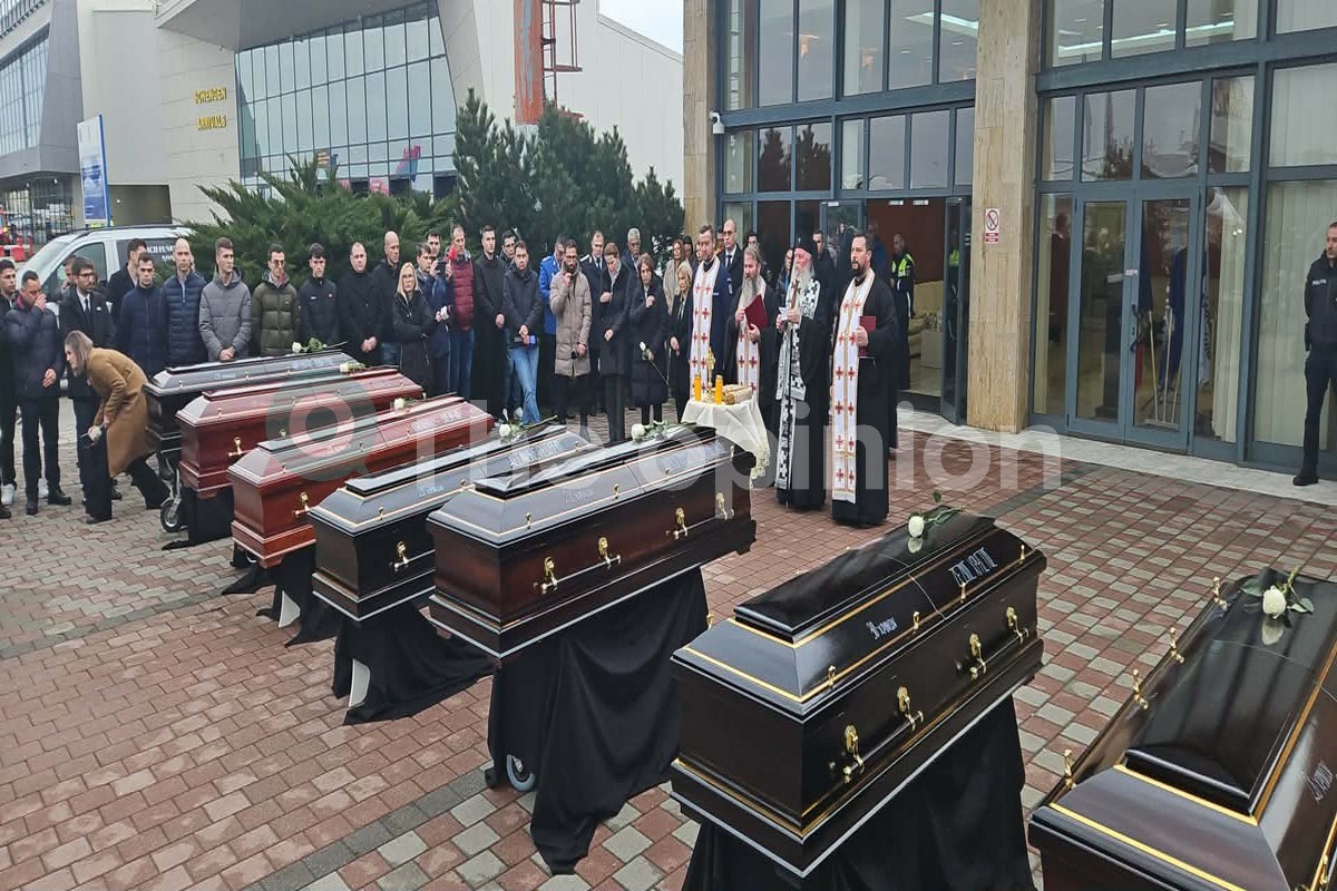 LIVE: Θλίψη στην Τιμισοάρα – Τρισάγιο στη μνήμη των επτά φίλων του ΠΑΟΚ