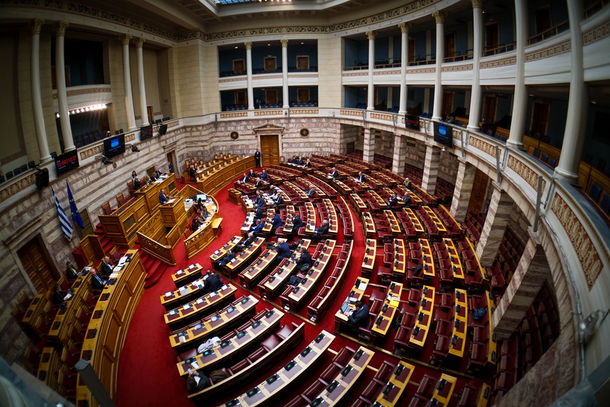 Συνταγματική αναθεώρηση και νέα πολιτική κατεύθυνση