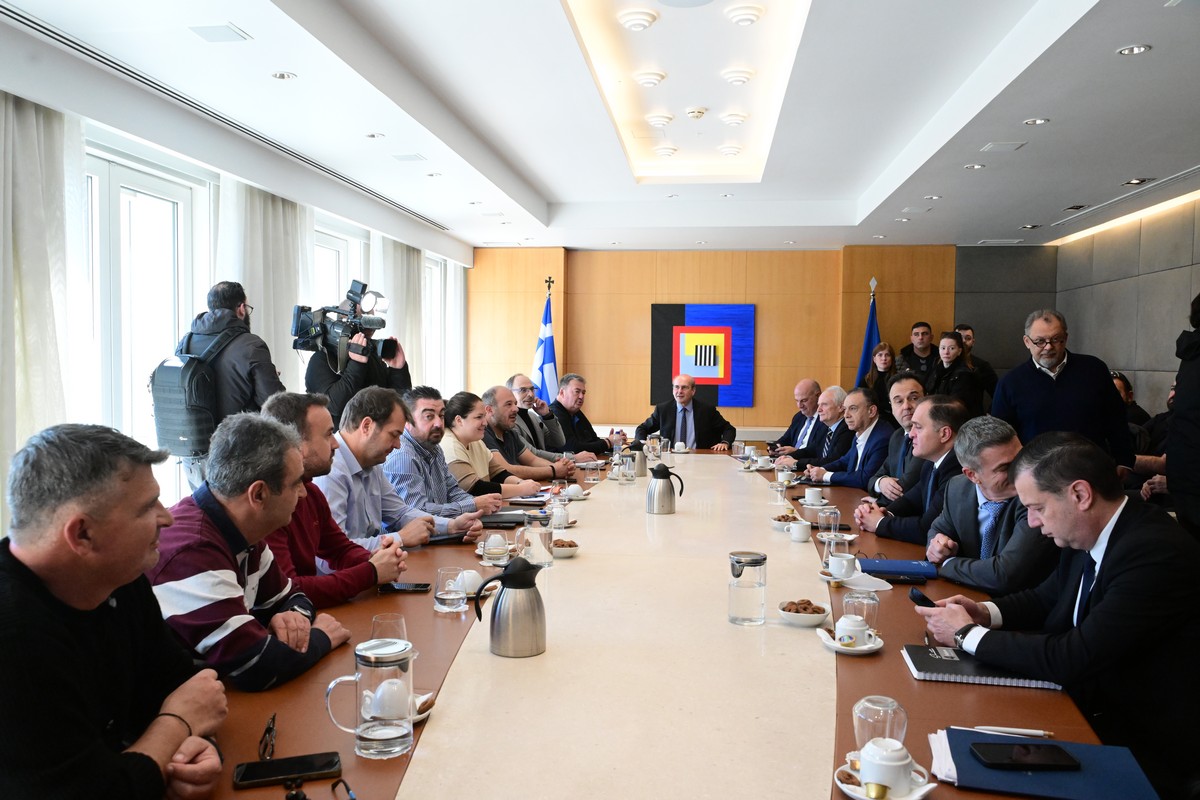 Στην αντιπροεδρία της κυβέρνησης οι εκπρόσωποι των 14 αγροτικών μπλόκων