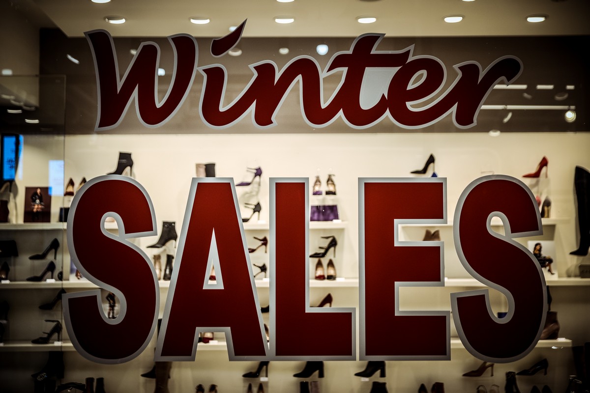 Πρεμιέρα για τις χειμερινές εκπτώσεις: Πώς θα λειτουργούν τα καταστήματα