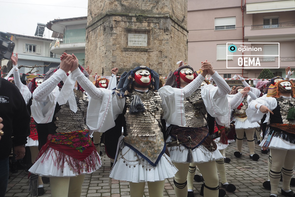 Νάουσα – Αποκριά: Γιορτάζει το ιστορικό έθιμο «Γενίτσαροι και Μπούλες»