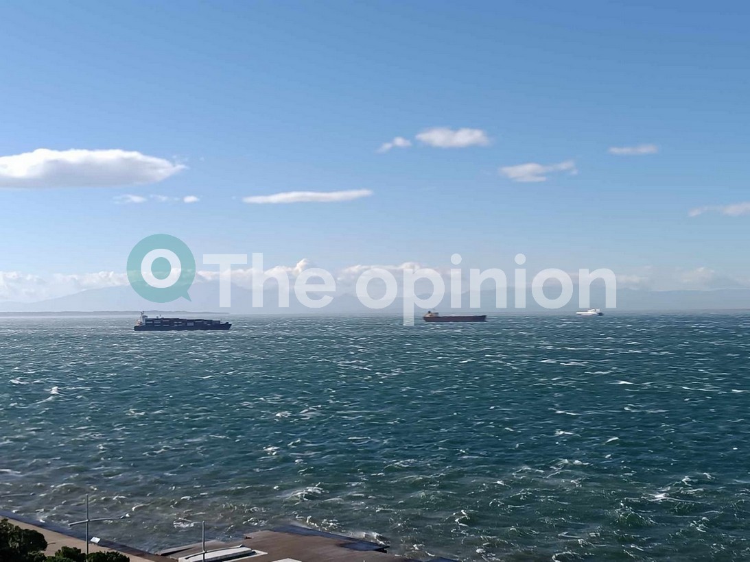 Συνελήφθη πλοίαρχος και Α’ μηχανικός για τη θαλάσσια ρύπανση στο λιμάνι της Θεσσαλονίκης