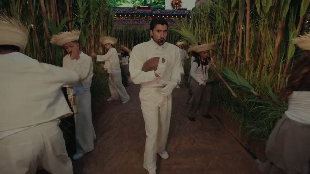 Πόσα έβγαλαν οι «θάμνοι» του Bad Bunny στο Super Bowl (VIDEO)