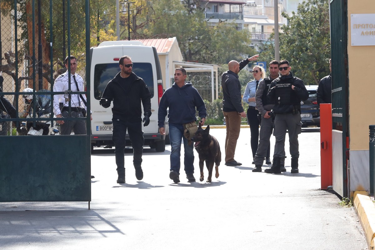 Φάρσα το τηλεφώνημα για βόμβα στα δικαστήρια της Ευελπίδων