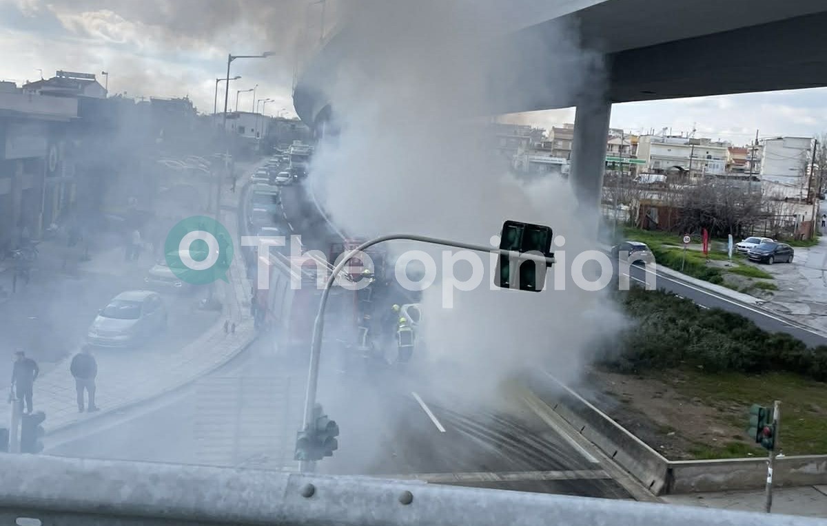 Φωτιά σε ΙΧ στη Θεσσαλονίκη – Πυκνοί καπνοί, κυκλοφοριακό κομφούζιο στην περιοχή (ΦΩΤΟ)