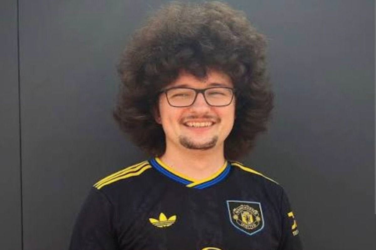 Ο φίλαθλος της Γιουνάιτεντ έμεινε… με το ψαλίδι στο χέρι – 491 ημέρες χωρίς κούρεμα