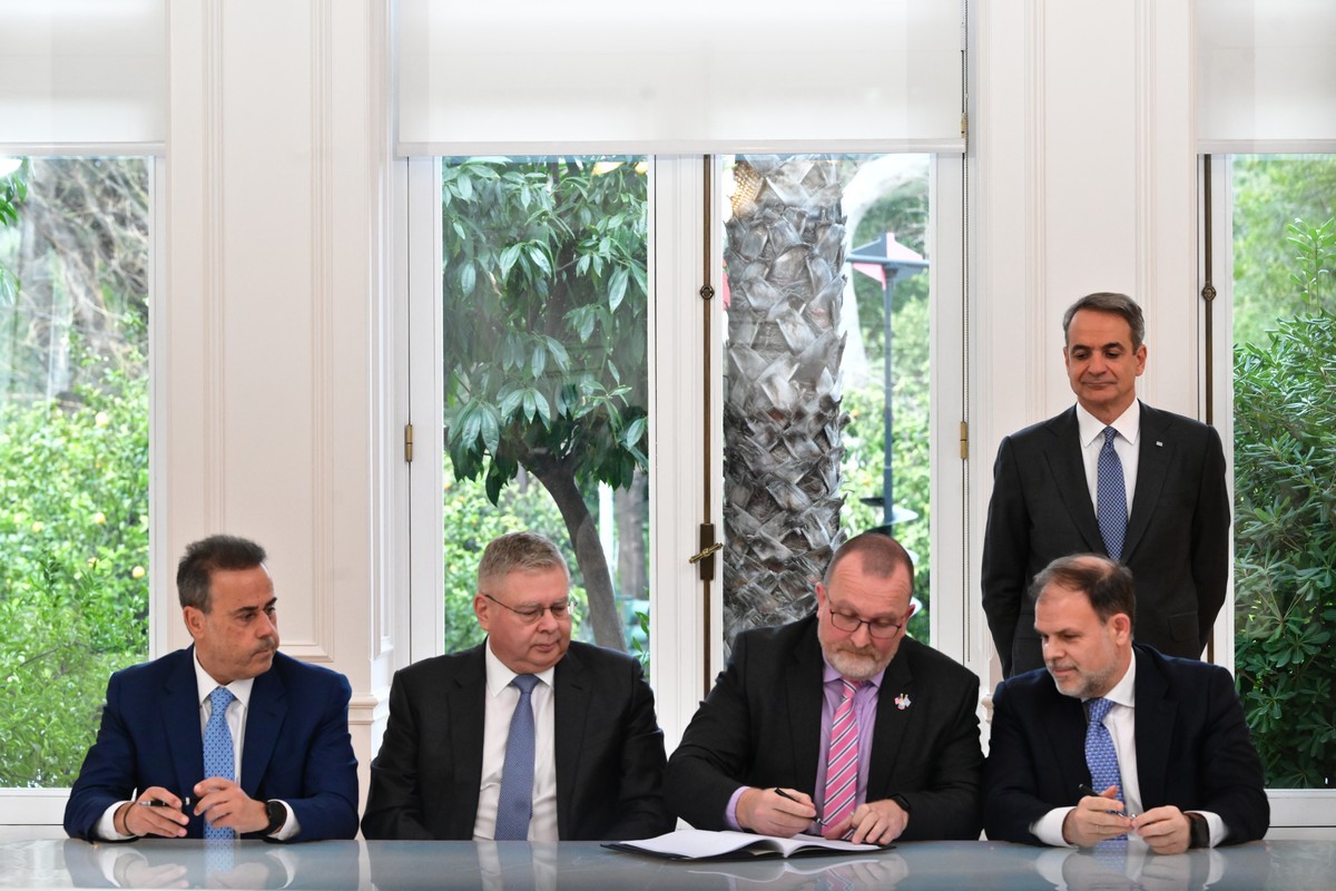 Μπήκαν οι υπογραφές μεταξύ Δημοσίου και Chevron – Helleniq Energy (ΦΩΤΟ)