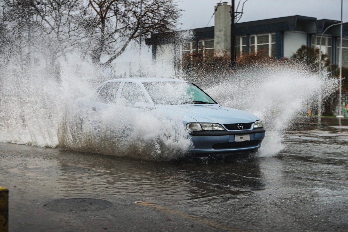 «Σαρώνει» η κακοκαιρία στη χώρα: Διακοπές κυκλοφορίας, 112 και χρήση αλυσίδων – Που σημειώθηκαν τα μεγαλύτερα ύψη βροχής