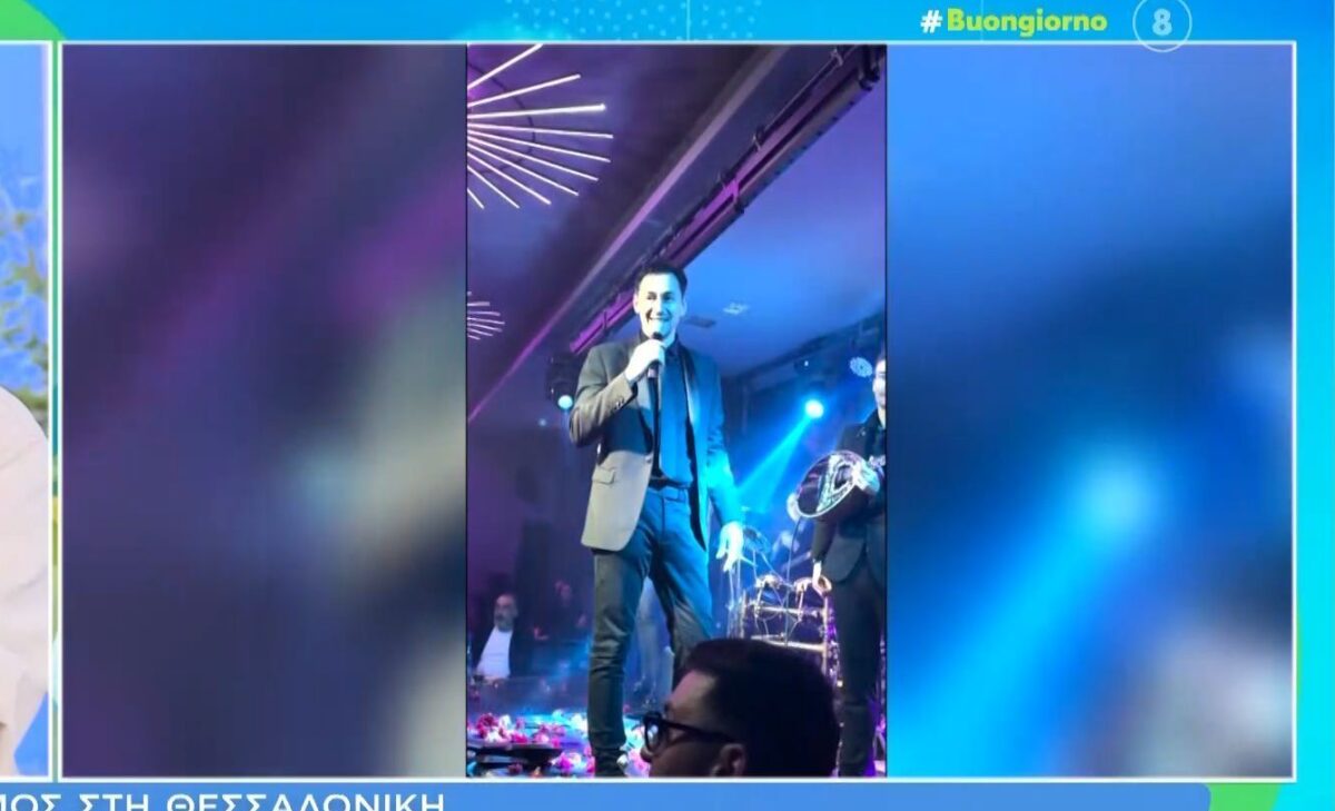 Πάνος Καλίδης: Έβρισε συνεργάτη του επί σκηνής στη Θεσσαλονίκη (VIDEO)
