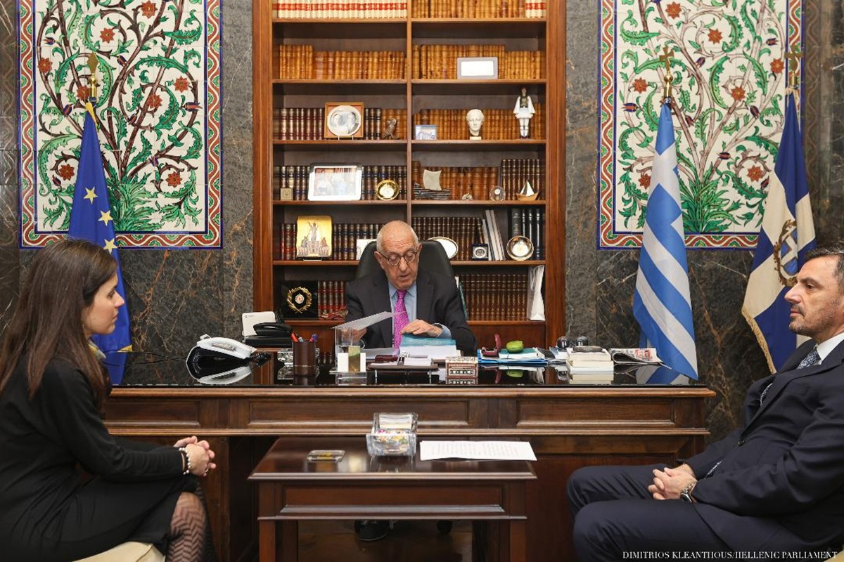 Παραδόθηκε στον πρόεδρο της Βουλής το πόρισμα της Εξεταστικής για τον ΟΠΕΚΕΠΕ