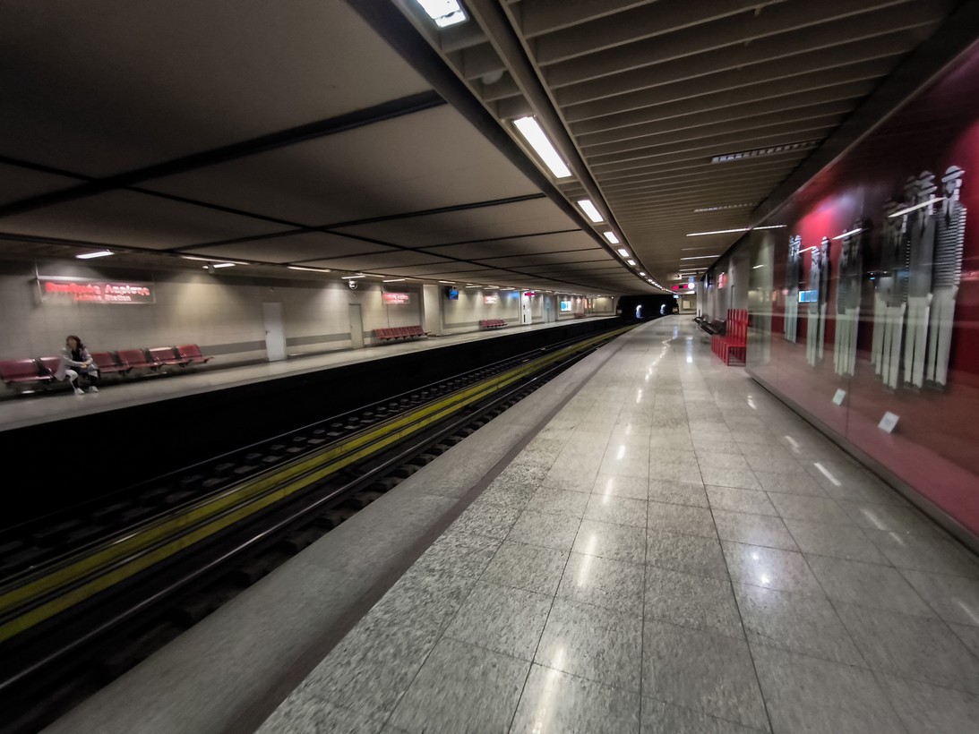 Πτώση ατόμου στις ράγες του μετρό στο Σύνταγμα