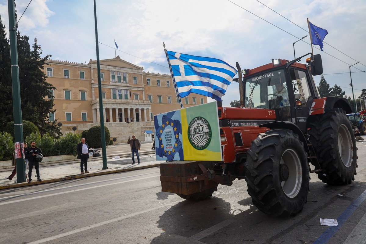 Από απολύμανση θα περάσουν τα τρακτέρ πριν μπουν στην Αθήνα – Στα διόδια Αφιδνών τα πρώτα