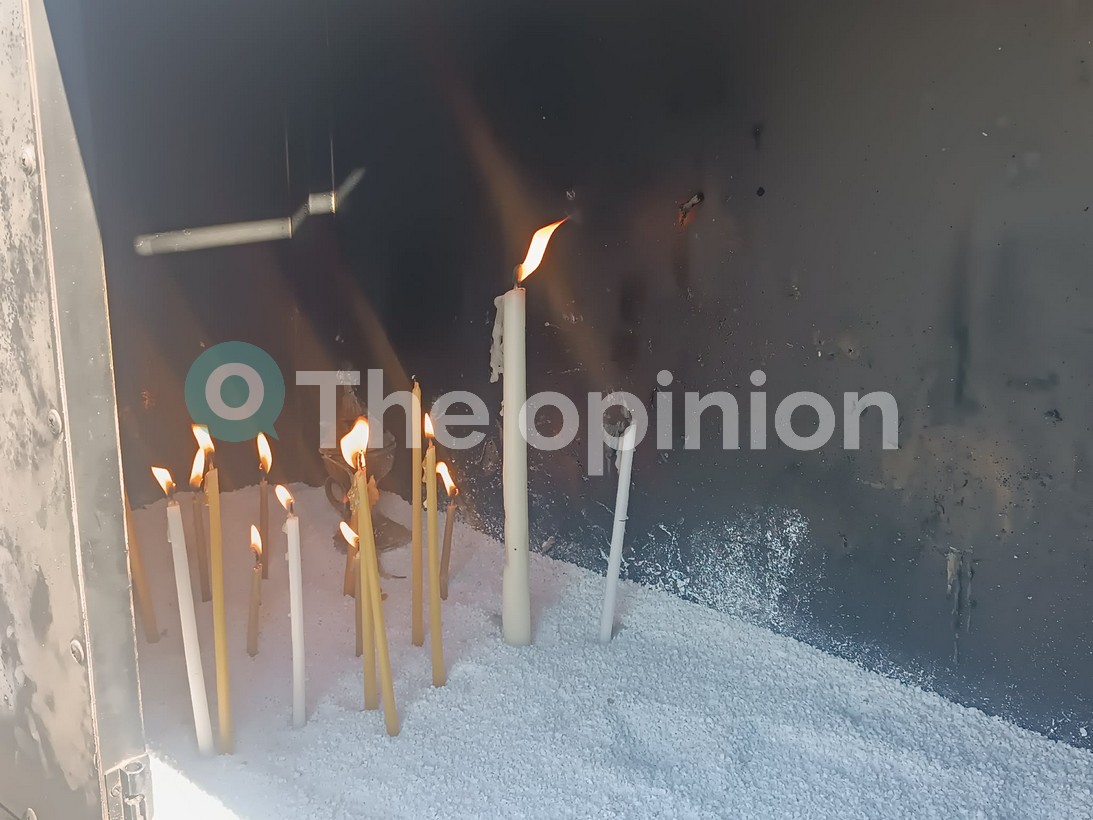 Τέμπη: Ένα κεράκι στη μνήμη των 57 θυμάτων άναψαν μαθητές και κάτοικοι της γειτονικής κοινότητας (ΦΩΤΟ-VIDEO)