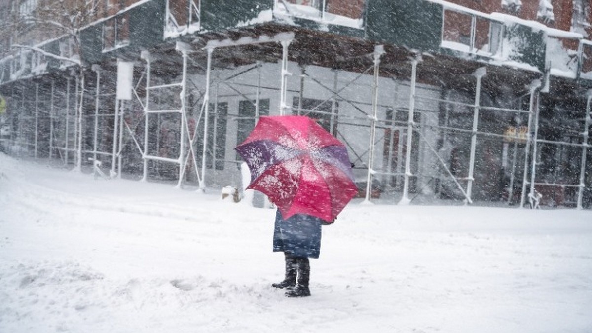 Η Νέα Υόρκη «θάφτηκε» κάτω από το χιόνι – Σε κατάσταση έκτακτης ανάγκης οκτώ πολιτείες (VIDEO)