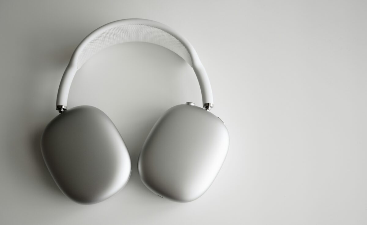 Η Apple παρουσιάζει τα AirPods Max 2 με βελτιωμένη ακύρωση θορύβου