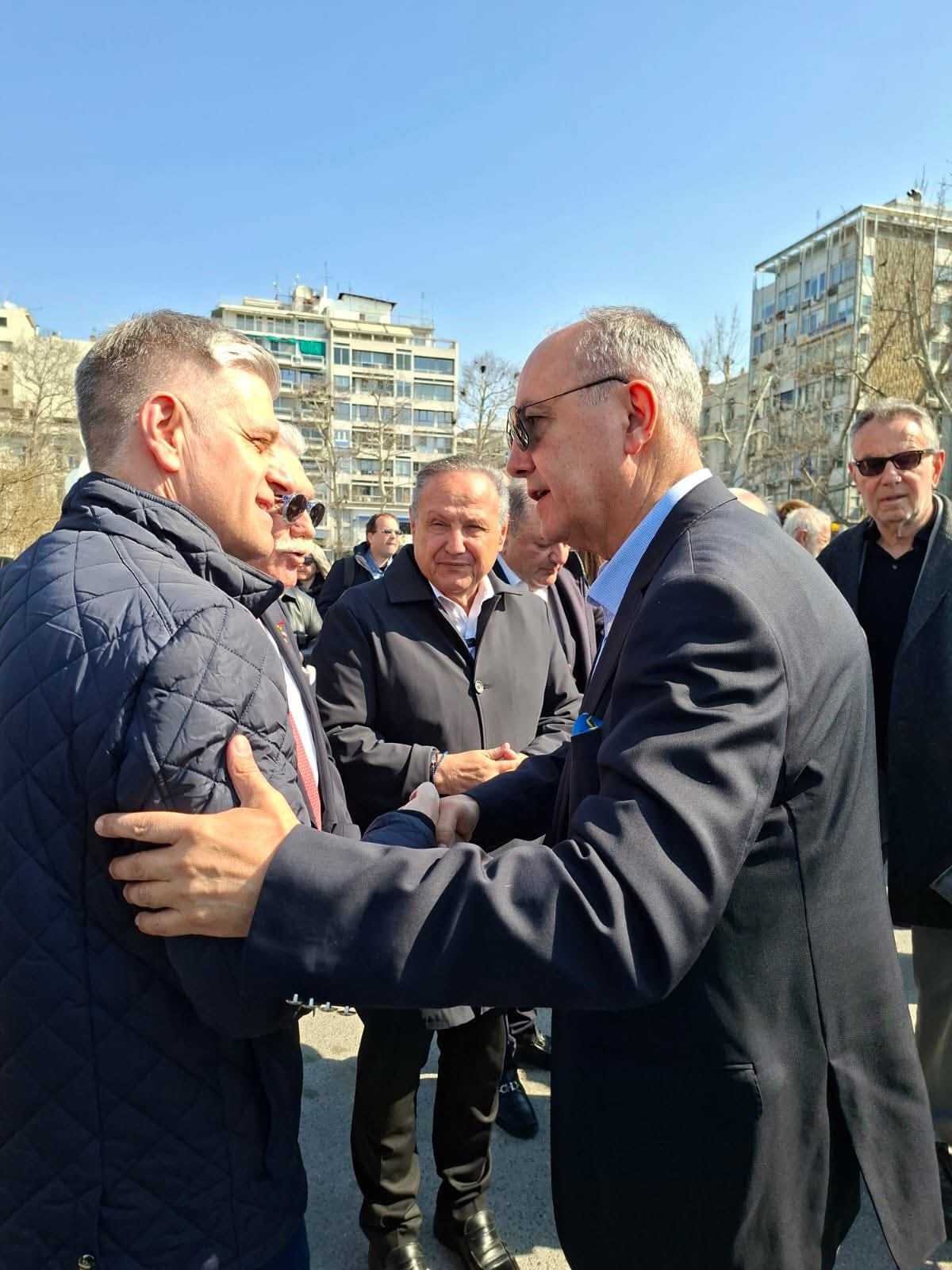 Το φαν κλαμπ του Χαμενεΐ, παγκάκια, εκδηλώσεις, καινοτομία κι αγωνίες