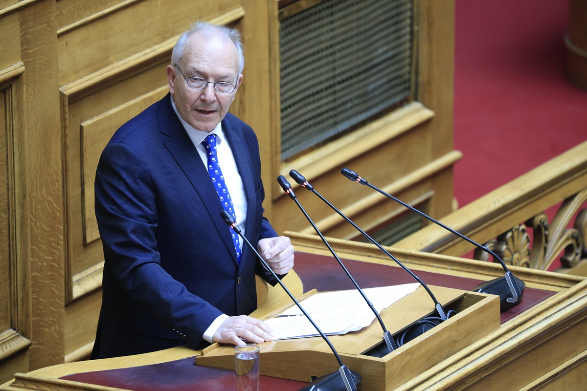 Στ. Γκίκας: Aπομακρύνονται τα πλοία που βρίσκονται στην ευρύτερη εμπόλεμη περιοχή της Μέσης Ανατολής