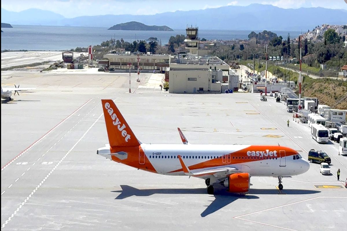 Σκιάθος: «Άνοιξε» η φετινή σεζόν και υποδέχθηκε την πρώτη πτήση με Βρετανούς τουρίστες