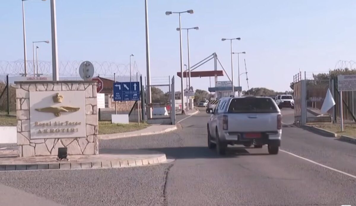 Ηχούν οι σειρήνες στο Ακρωτήρι της Κύπρου – «Σε εξέλιξη απειλή ασφάλειας»