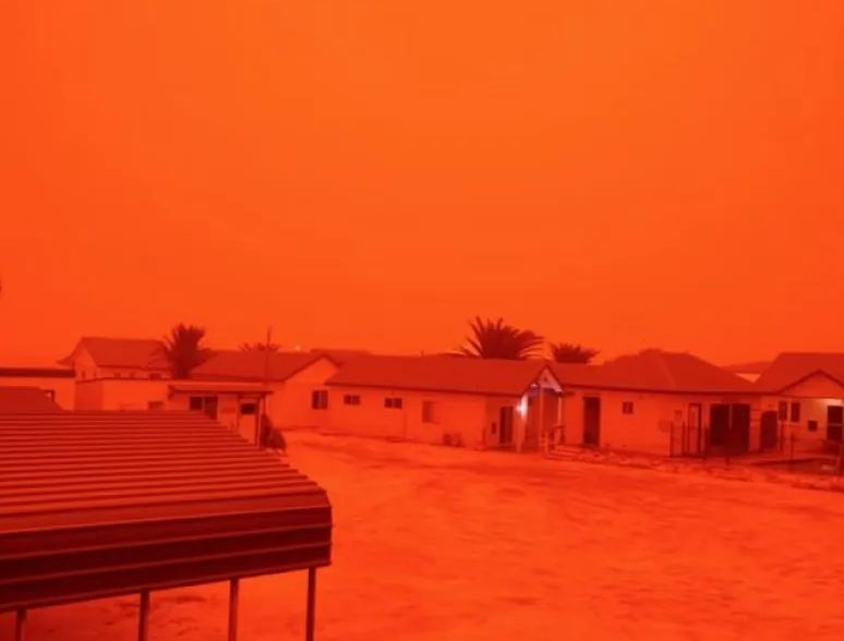 Απόκοσμο σκηνικό στην Αυστραλία: Βάφτηκε κατακόκκινος ο ουρανός (VIDEO)