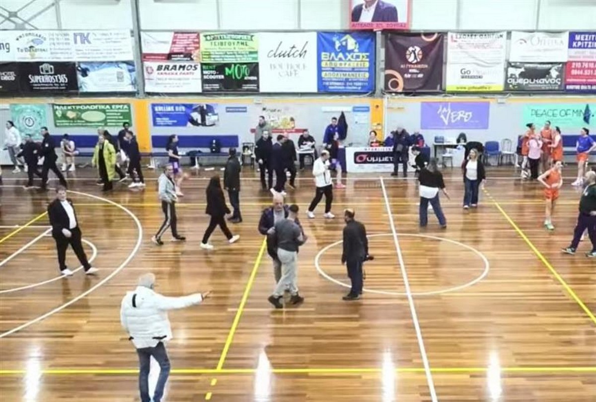 Χαμός σε αγώνα μπάσκετ γυναικών – Προπονητής φώναζε και έβριζε  (VIDEO)