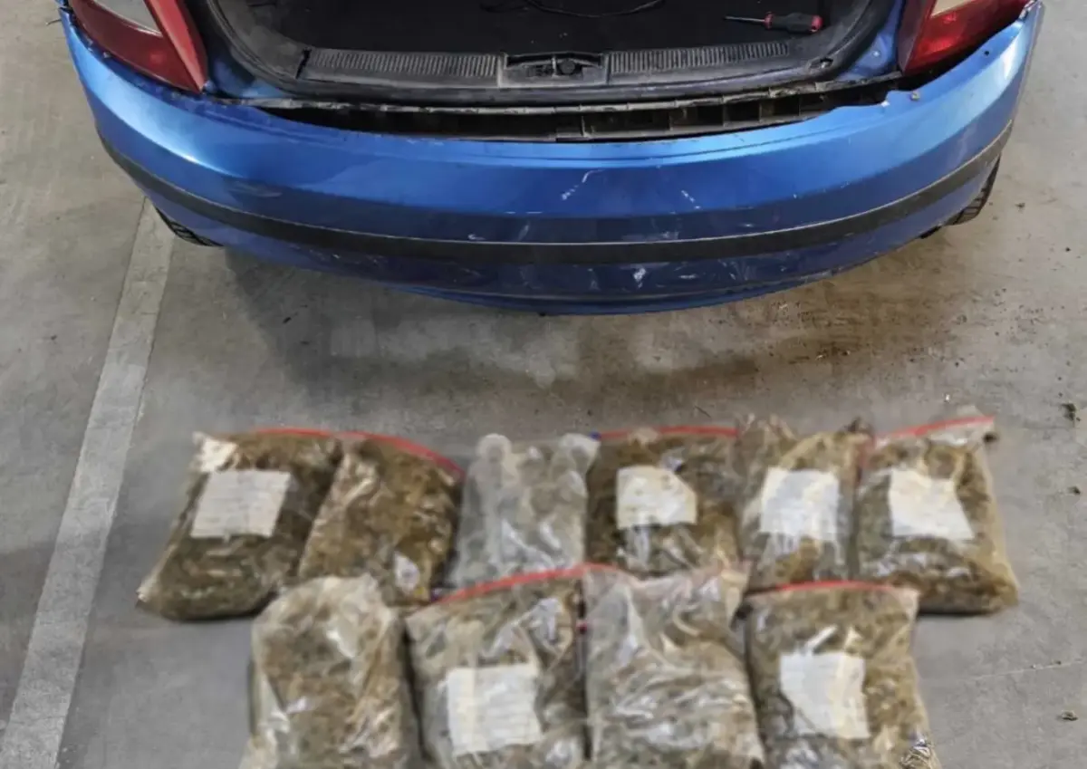 Θεσσαλονίκη: 45χρονος έκρυβε πέντε κιλά ναρκωτικά στον οπίσθιο προφυλακτήρα ΙΧ  (ΦΩΤΟ)