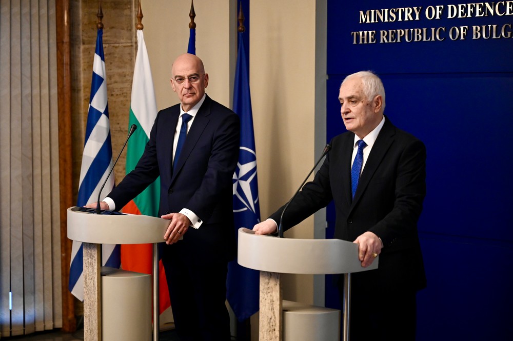 Δένδιας από Βουλγαρία: Περήφανος που ελληνικά Patriot και F-16 καλύπτουν τον βουλγαρικό εναέριο χώρο
