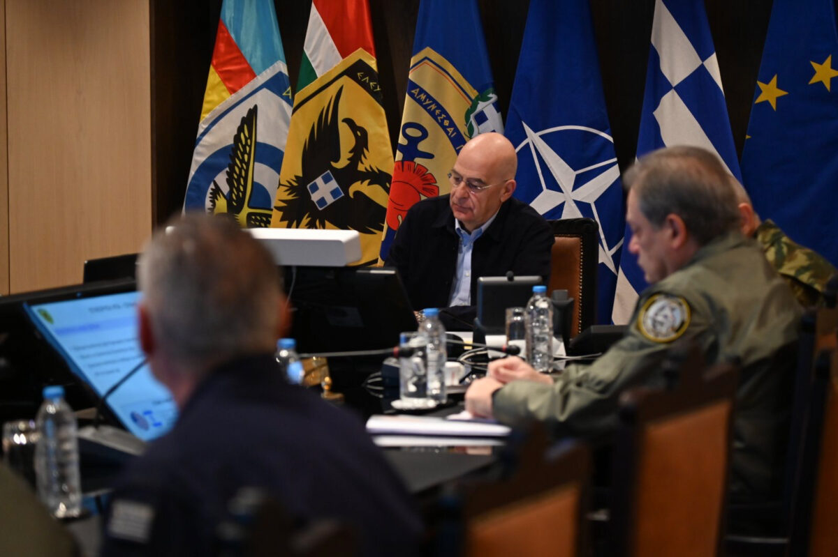 Έκτακτη σύσκεψη στο ΥΠΕΘΑ υπό τον Νίκο Δένδια για τις εξελίξεις στην Μέση Ανατολή