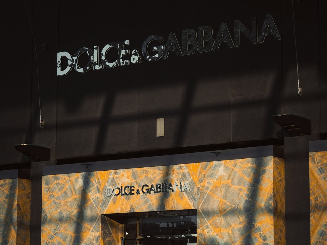 Dolce & Gabbana: Η αυτοκρατορία που αρνείται να πουληθεί – Το θρίλερ των $450 εκατ.