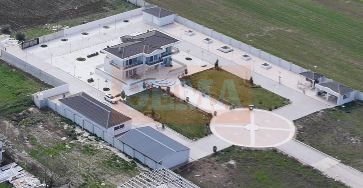 Οικογένεια Ρομά που εμπλέκεται στην απάτη με τις χρυσές λίρες είχε μέχρι και ελικοδρόμιο στη βίλα της