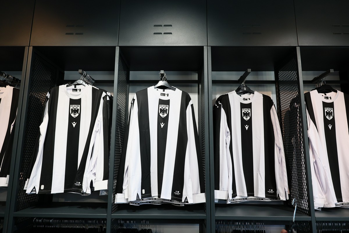 «Ξεπούλησε» σε λίγες ώρες η πρώτη επετειακή φανέλα του ΠΑΟΚ – «Έρχεται» η κοντομάνικη