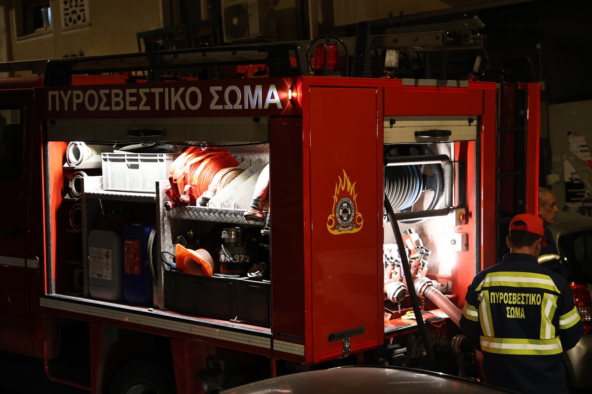 Θεσσαλονίκη: Στις φλόγες τυλίχθηκε ΙΧ εν κινήσει