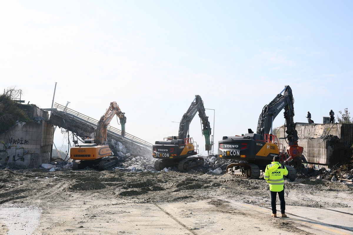 Κατεδαφίστηκε η γέφυρα Αγίου Παύλου για το FlyOver – Εντυπωσιακές εικόνες από το σημείο