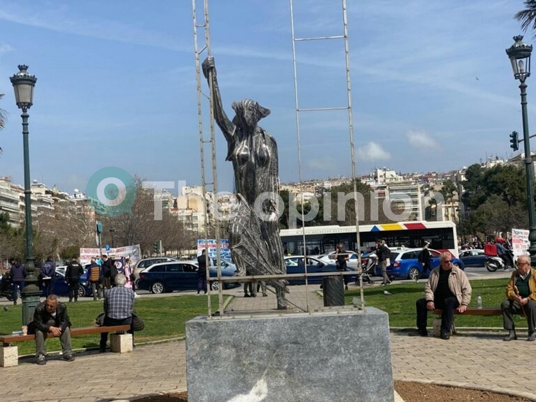 Θεσσαλονίκη: Ζωντανεύει η «Γυναίκα στο λεωφορείο» (VIDEO)