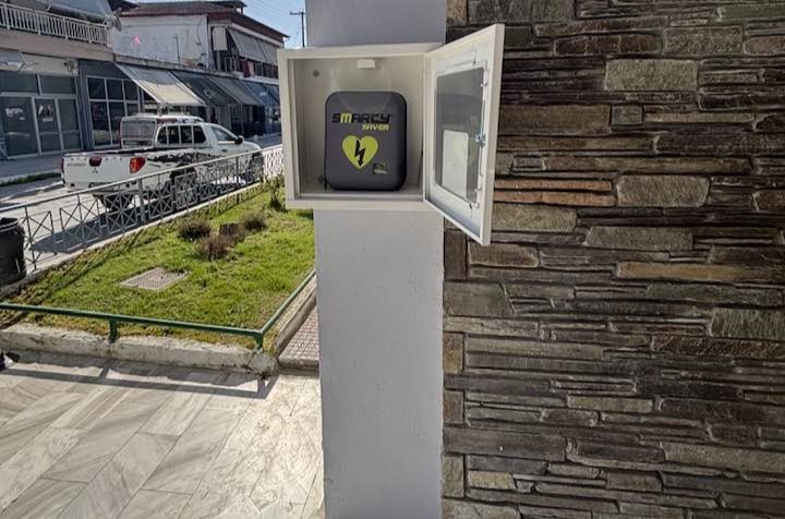 Θεσσαλονίκη: 42 απινιδωτές σε δημοτικά κτίρια και σχολεία τοποθετεί ο Δήμος Δέλτα