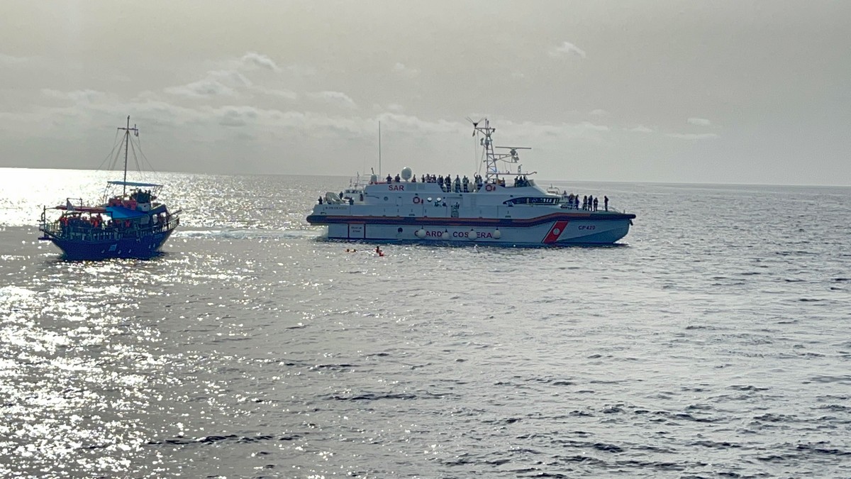 Σκάφος της Frontex βούλιαξε στο Καστελόριζο