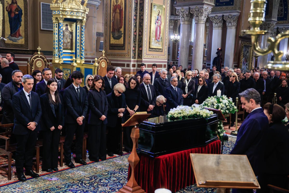 Το τελευταίο «χειροκρότημα» για τη Μαρινέλλα – Το λαϊκό προσκύνημα και η κηδεία (ΦΩΤΟ -VIDEO)