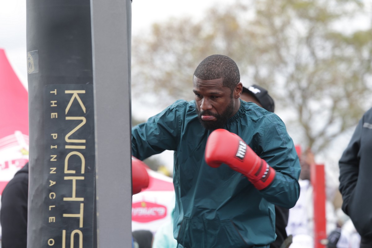 Ο Μέιγουεδερ ανακοίνωσε τον αγώνα με τον Μιχάλη Ζαμπίδη