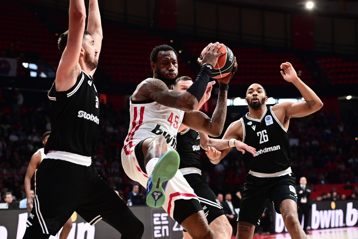 «Βαριά» ήττα για τον ΠΑΟΚ στο ΣΕΦ (VIDEO)