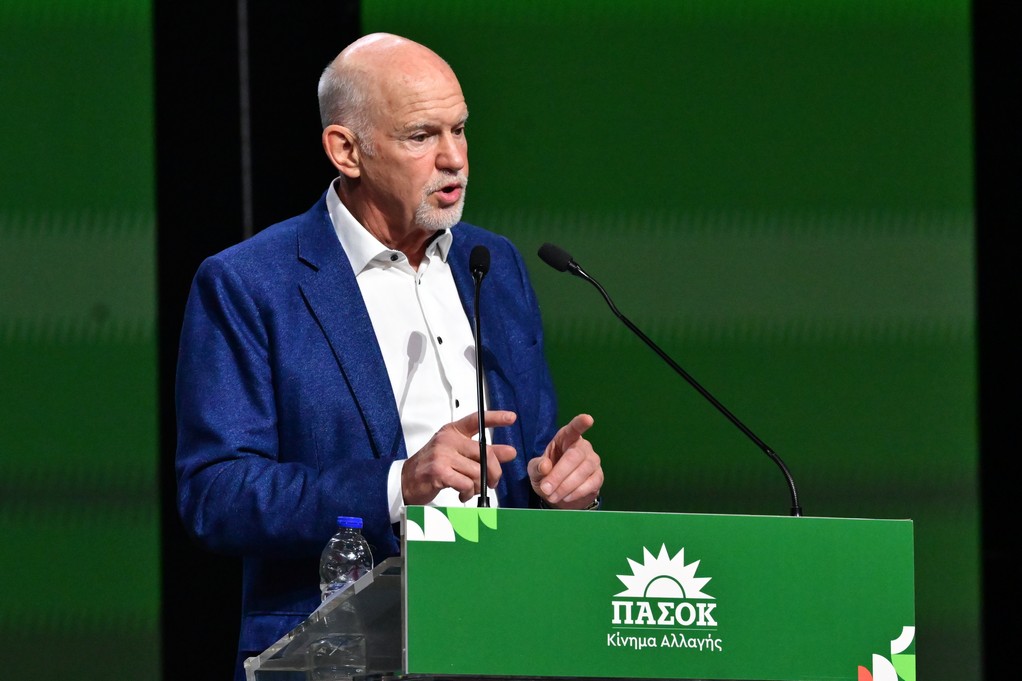 Γ. Παπανδρέου από 4ο Συνέδριο ΠΑΣΟΚ: Σοσιαλισμός ή βαρβαρότητα