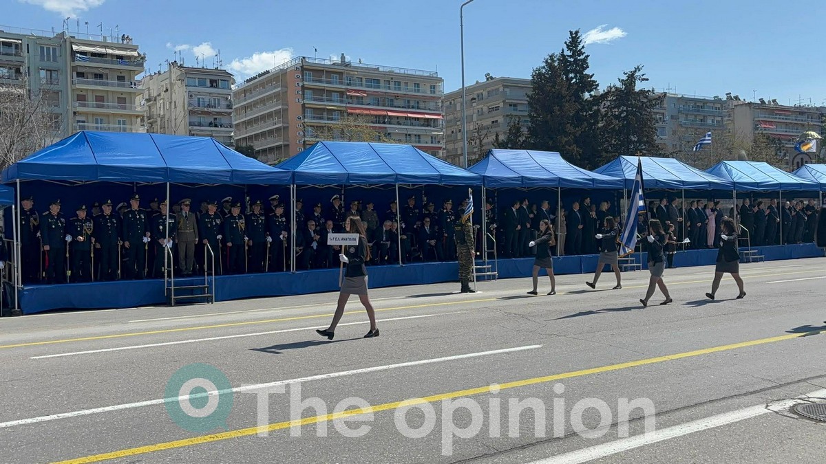 Θεσσαλονίκη: Τιμή και υπερηφάνεια στη μαθητική παρέλαση για την 25η Μαρτίου (ΦΩΤΟ-VIDEO)