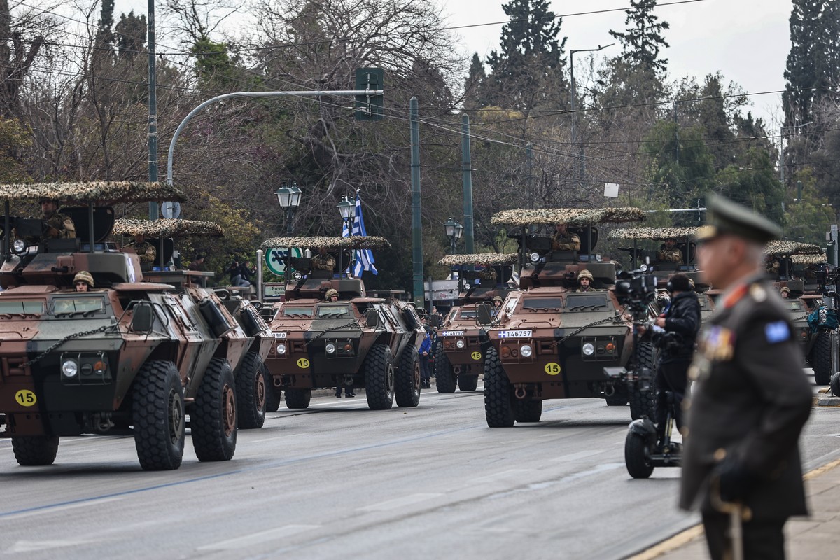 Η παρέλαση ως δείγμα: πώς η Ελλάδα διαβάζει τον πόλεμο του 21ου αιώνα