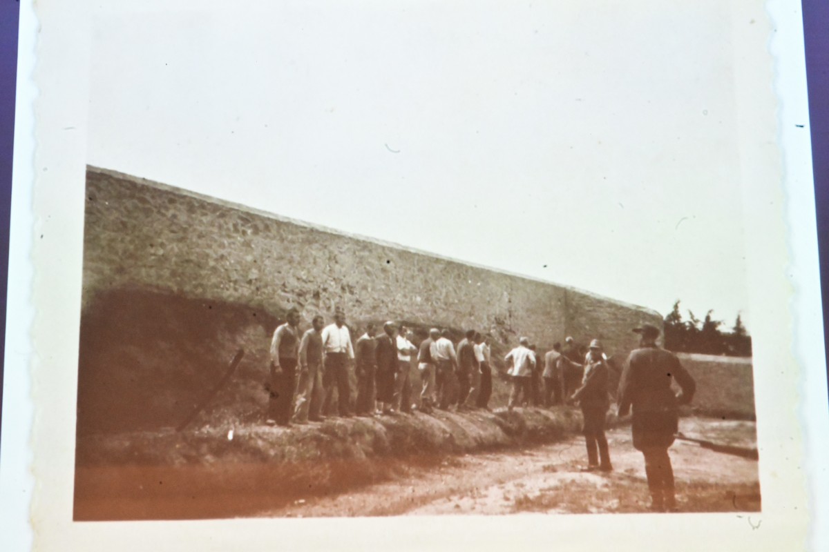 ΥΠΠΟ: Παρουσίασε τις φωτογραφίες των εκτελεσθέντων της Καισαριανής (ΦΩΤΟ)