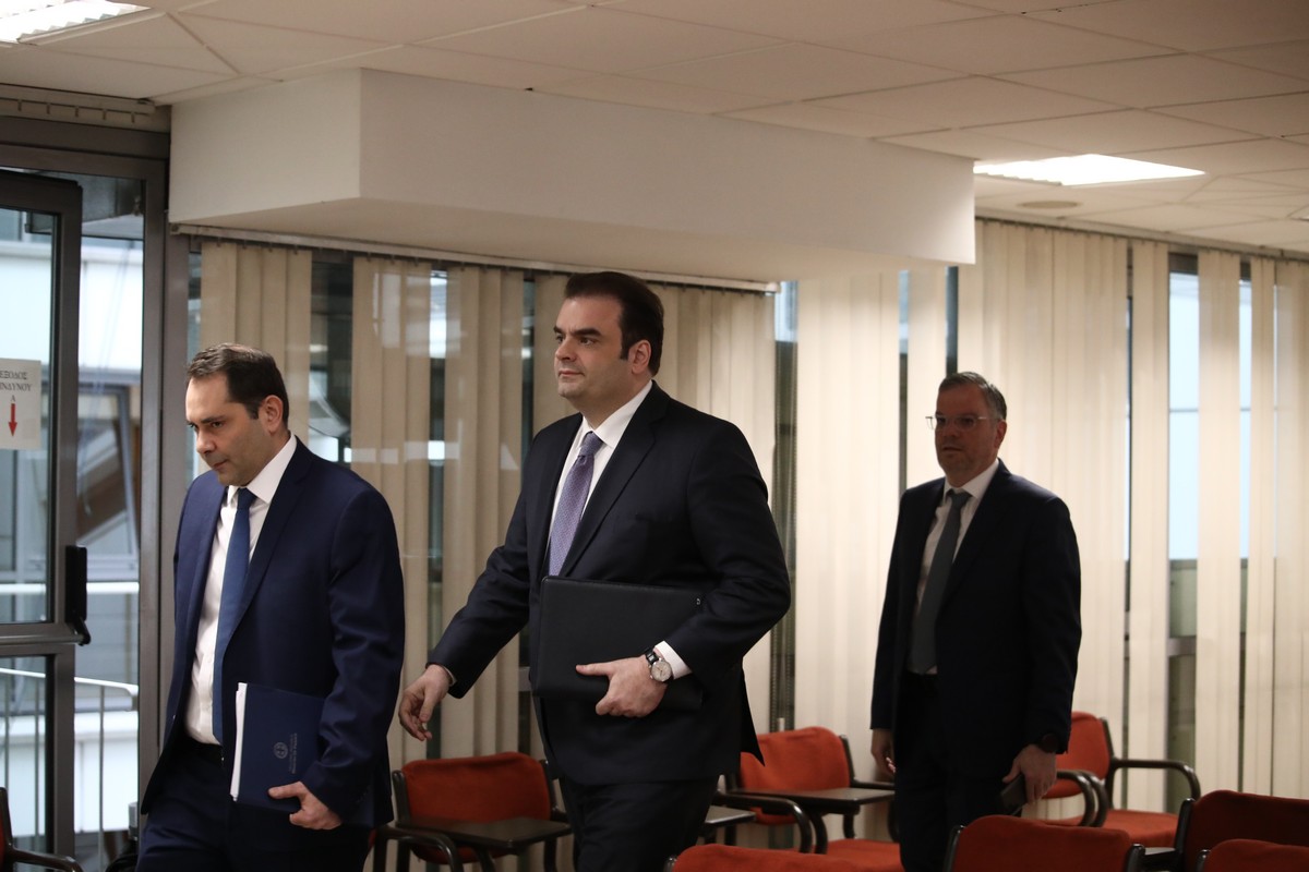 Επιστολή Πιερρακάκη στο Νομικό Συμβούλιο: Επιτάχυνση διαδικασιών για τα θύματα σε Μάτι, Μάνδρα και Τέμπη