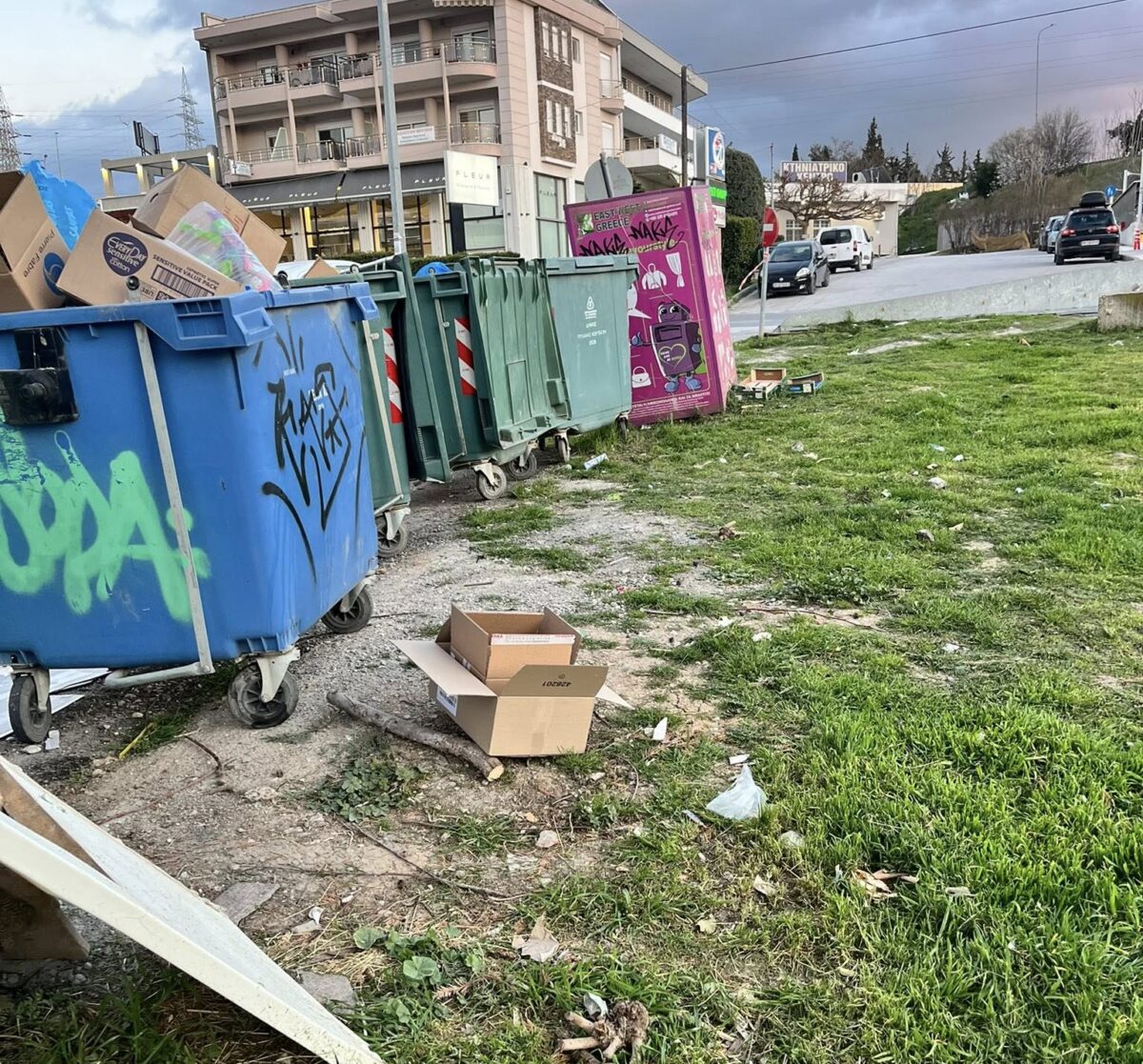 Αγανακτισμένοι κάτοικοι για τα σκουπίδια στην Πυλαία (ΦΩΤΟ)