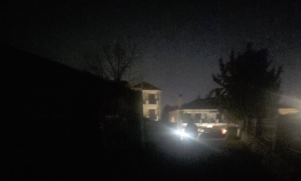 «Βυθισμένη» στο σκοτάδι περιοχή στην Πυλαία (ΦΩΤΟ)