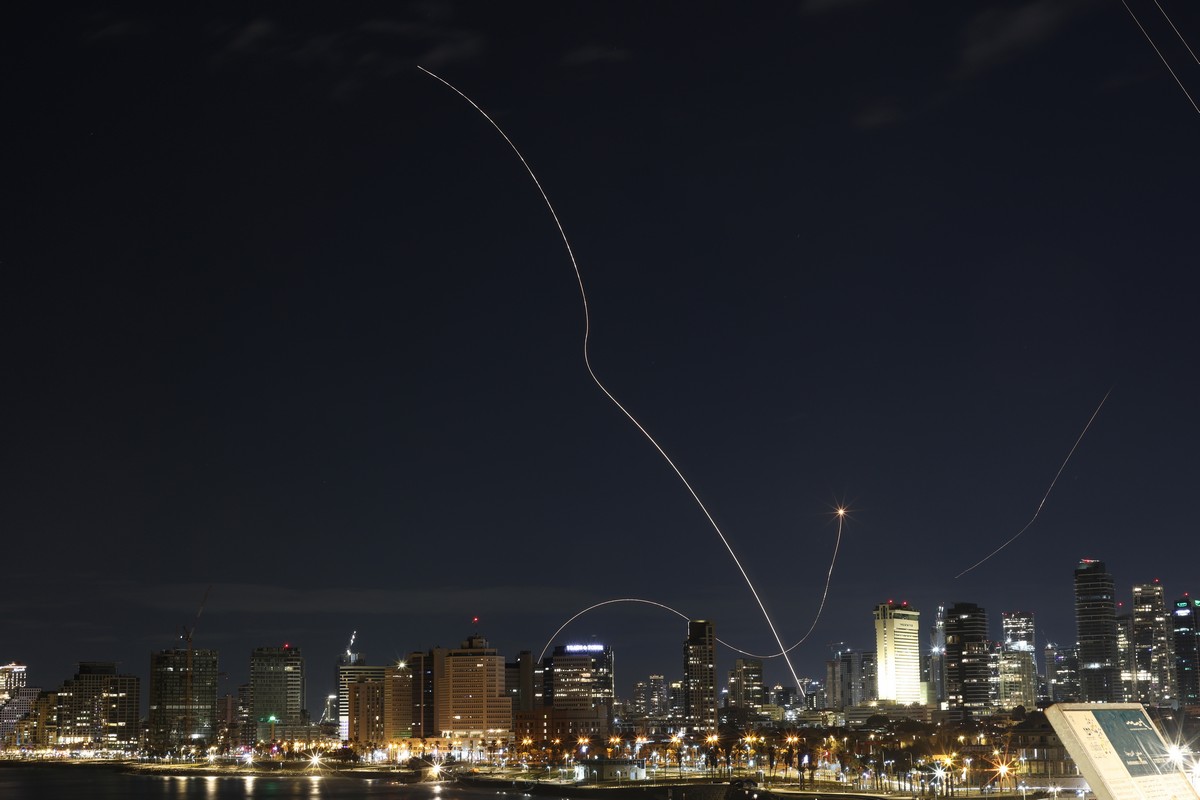 Εκρήξεις στην Ιερουσαλήμ από εκτόξευση ιρανικών πυραυλών – Γαλλία, Γερμανία και Βρετανία δηλώνουν έτοιμες για στρατιωτικές ενέργειες κατά του Ιράν