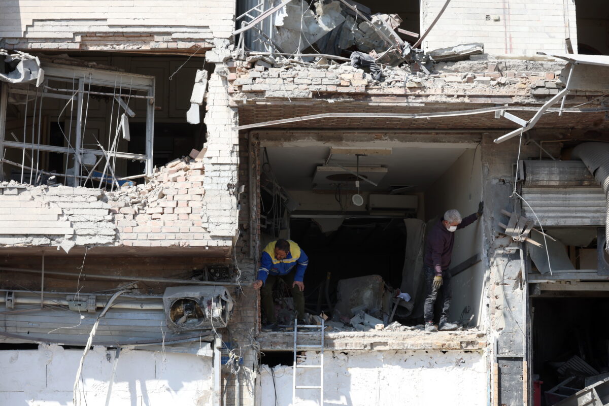 Ζημιές σε σχεδόν 43.000 κτήρια πολιτών από τους βομβαρδισμούς ΗΠΑ-Ισραήλ στο Ιράν